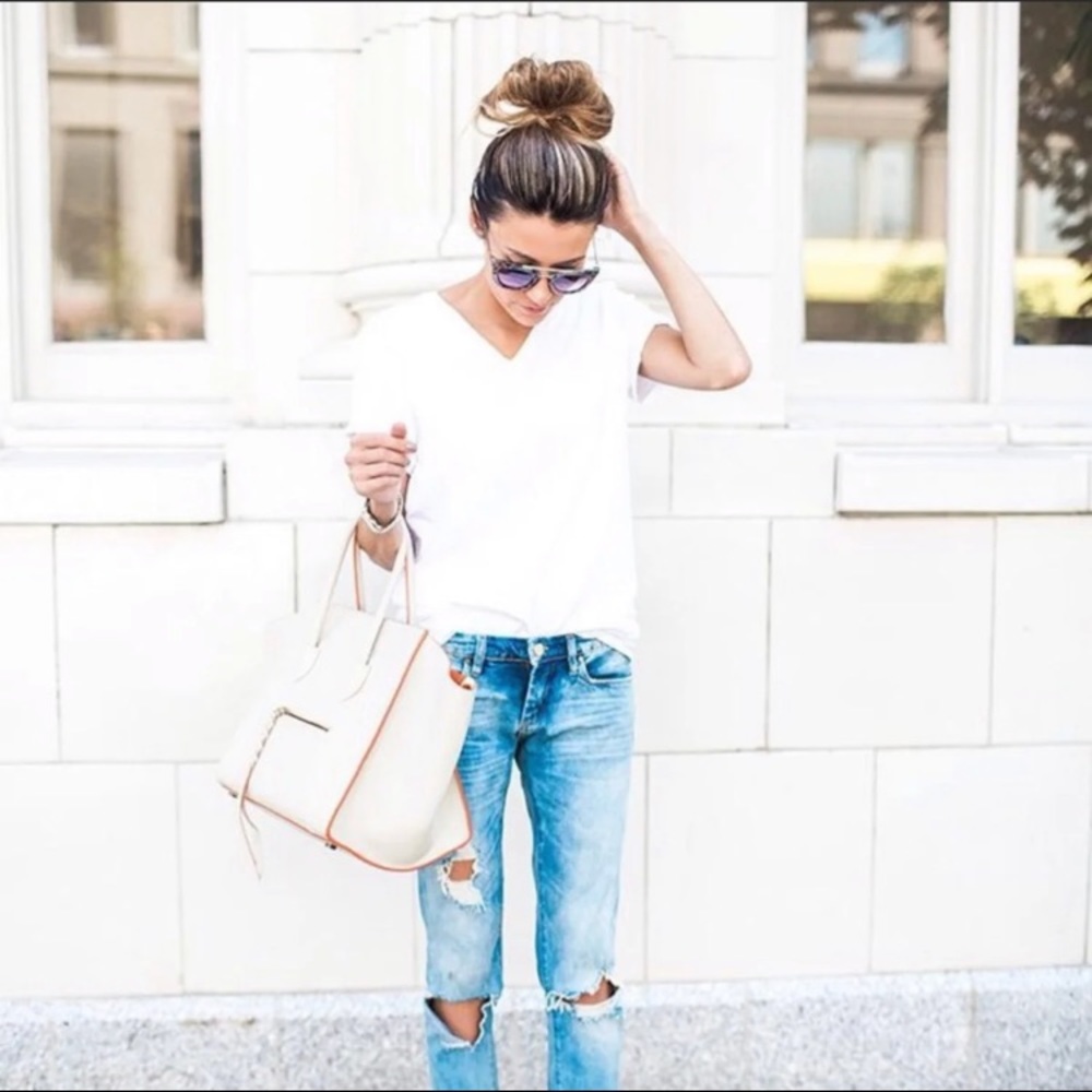 🆕 LAST | Girlfriend V-Neck Tee - Picture 3 of 3